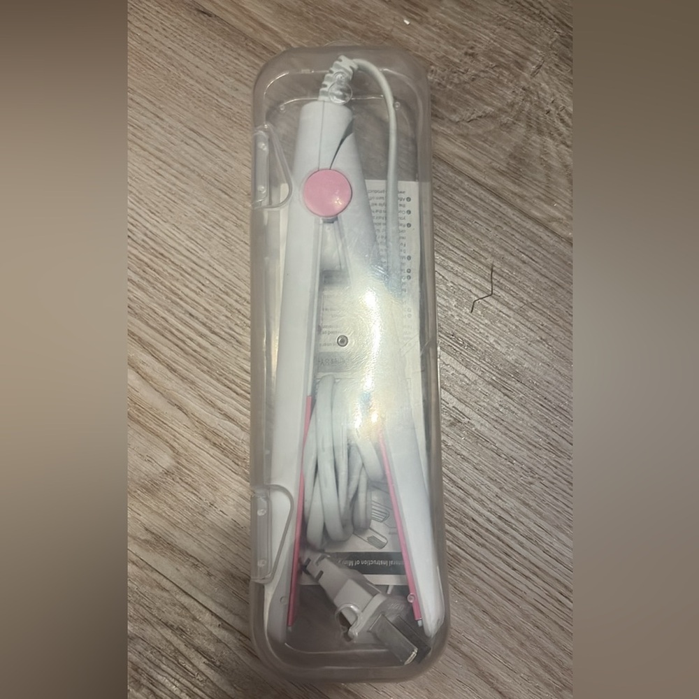 Travel size hair straughtener